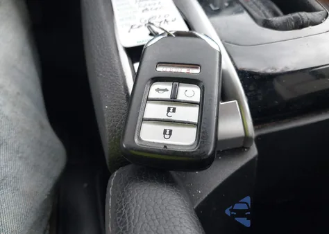 2016 Honda Civic Touring z USA, uszkodzony, nr VIN 2HGFC3B95GH353792